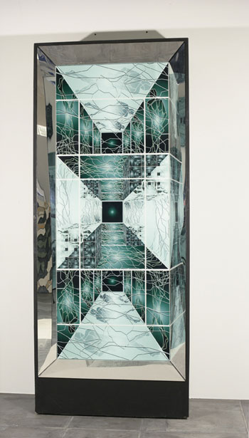  La Porte Fractale  - architecture, impression numrique sous plexiglas - 240 cm x 90 cm x 40 cm - 2004